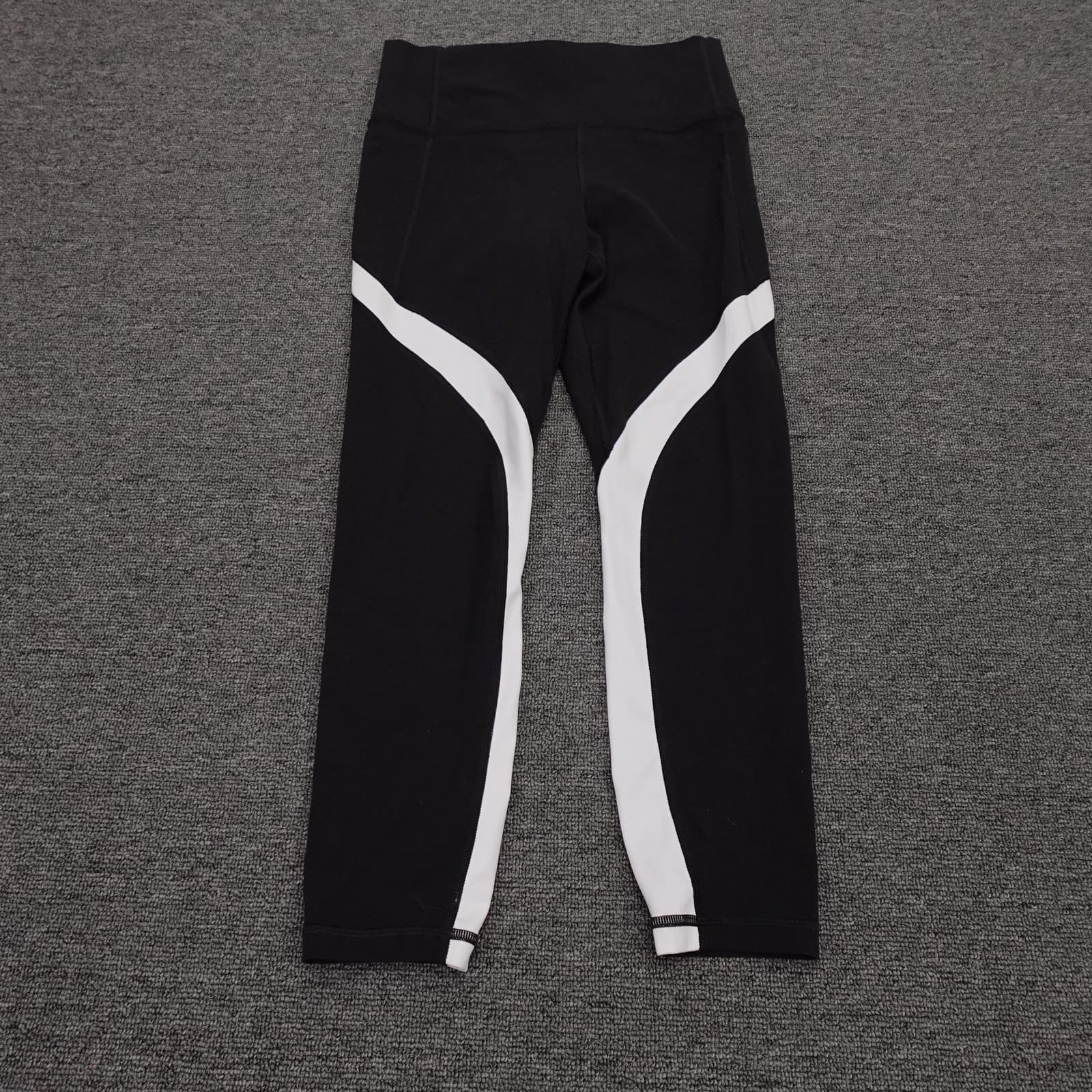 Athleta Leggings Womens Small Black Salutation Stash Pocket High Rise 7/8 Tight