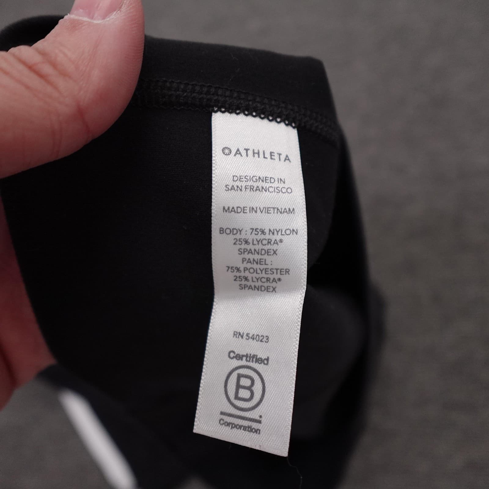 Athleta Leggings Womens Small Black Salutation Stash Pocket High Rise 7/8 Tight - Thumbnail 4