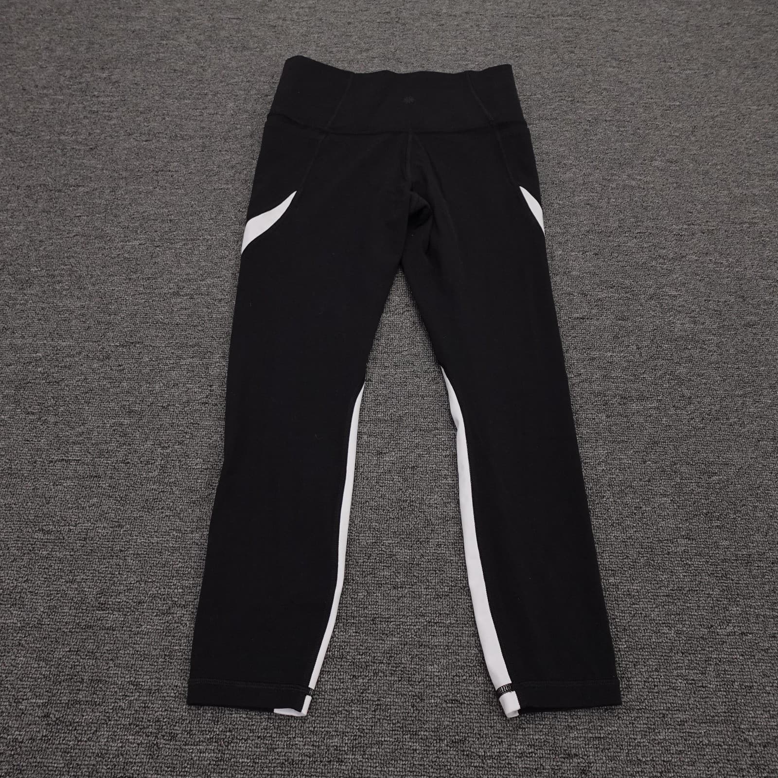 Athleta Leggings Womens Small Black Salutation Stash Pocket High Rise 7/8 Tight - Thumbnail 2