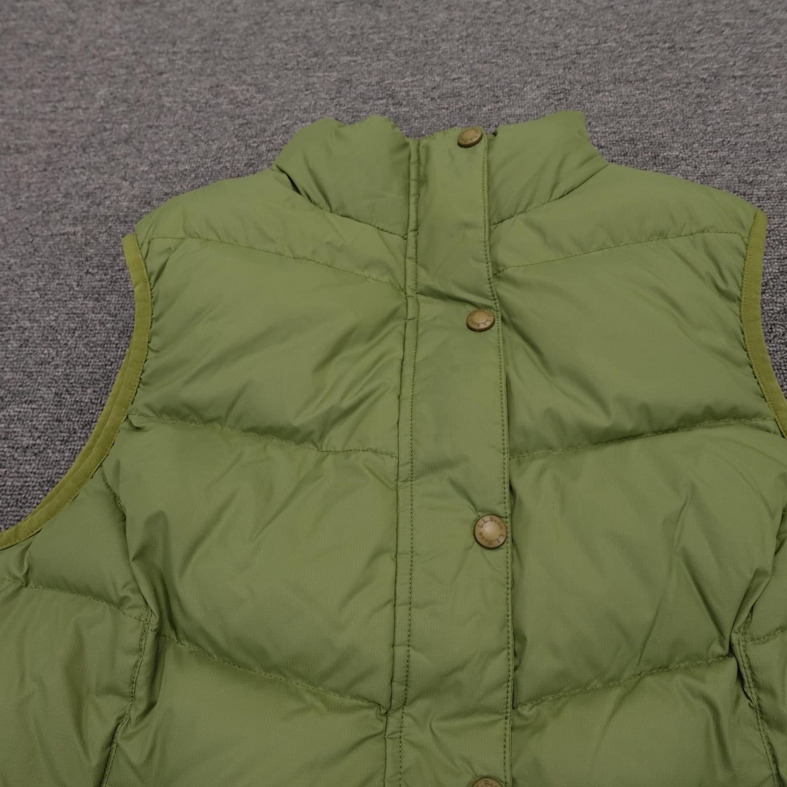 L.L.Bean Vest Womens Medium Green Down Puffer Snap Front Quilted Warm Outdoor - Thumbnail 3