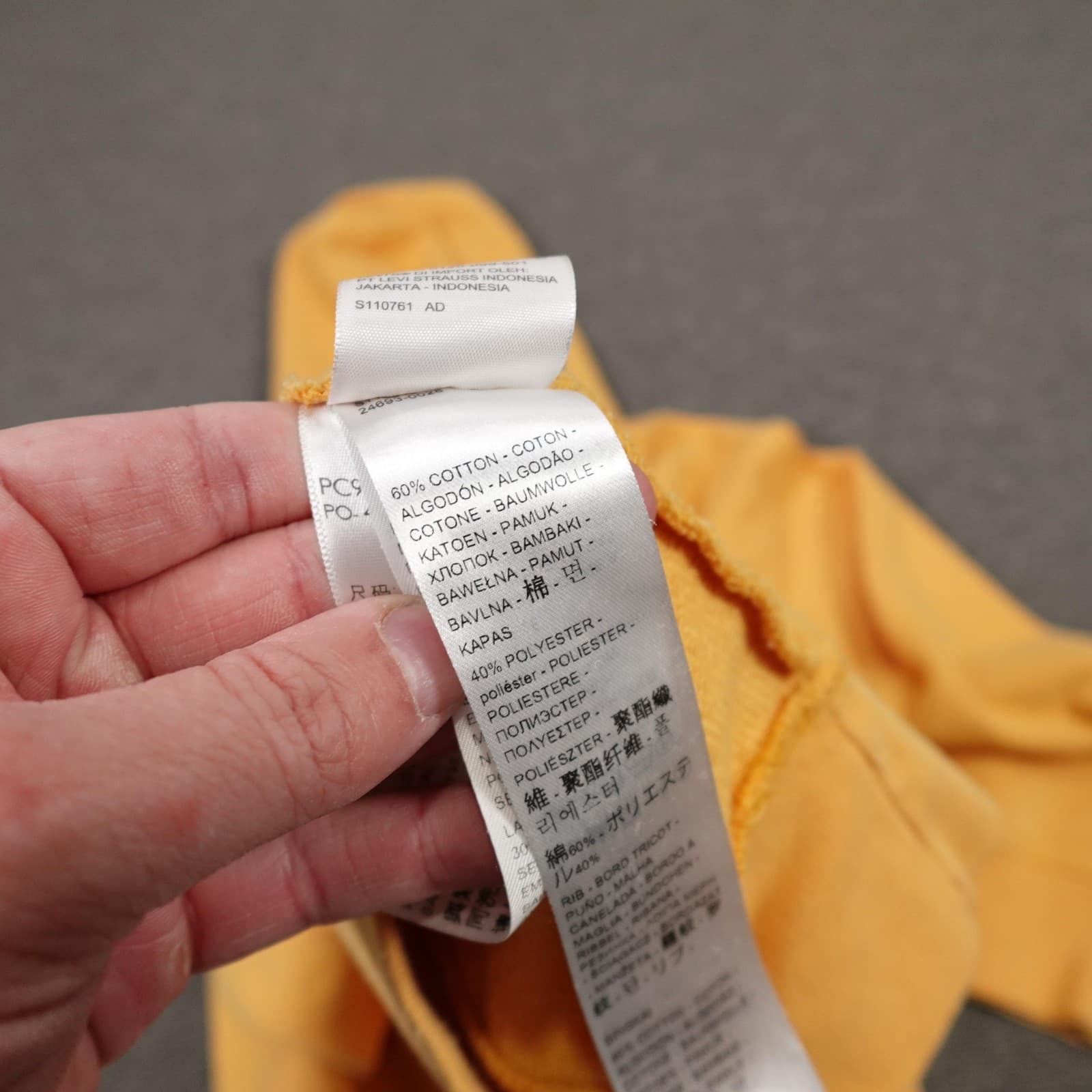 Levis Hoodie Womens Medium Yellow Pullover Fleece Kangaroo Pocket Logo Graphic - Thumbnail 8