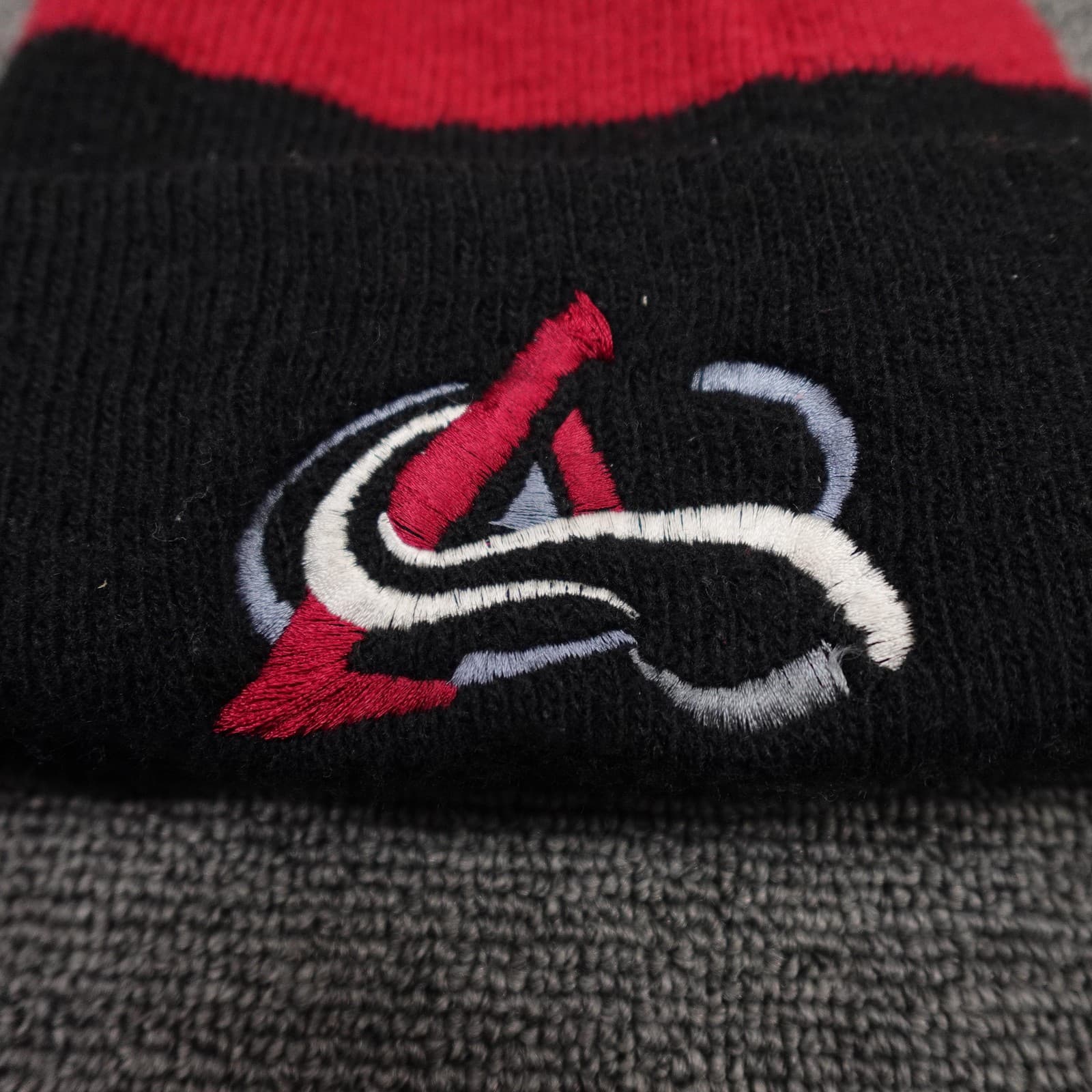 Vintage Colorado Avalanche Hat Beanie Knit Mens One Size Red Black NHL Hockey - Thumbnail 2