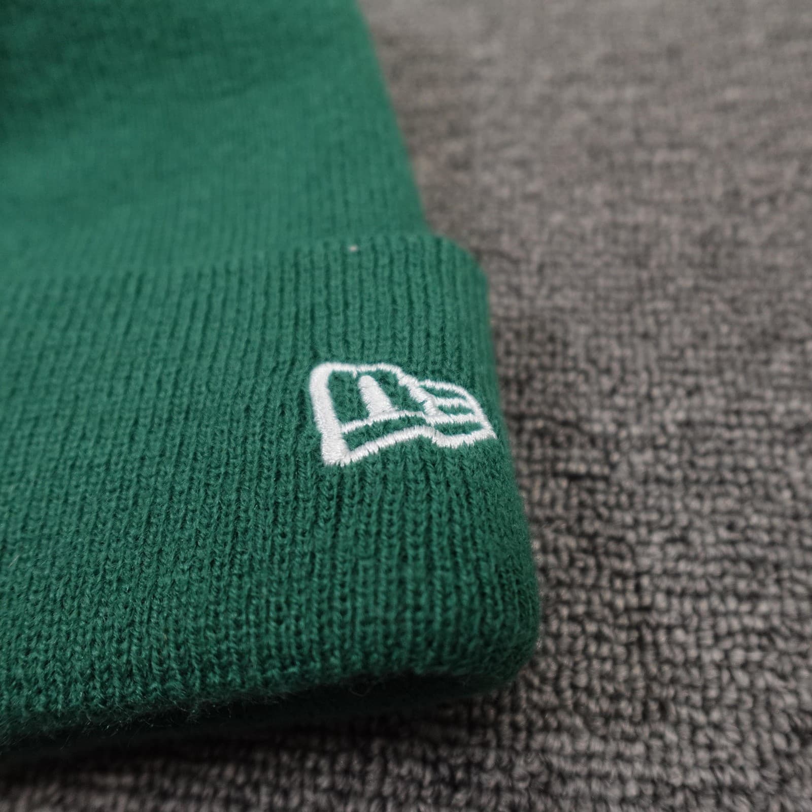 New York Jets Hat Beanie Mens One Size Green NFL Football Pom Knit New Era - Thumbnail 3