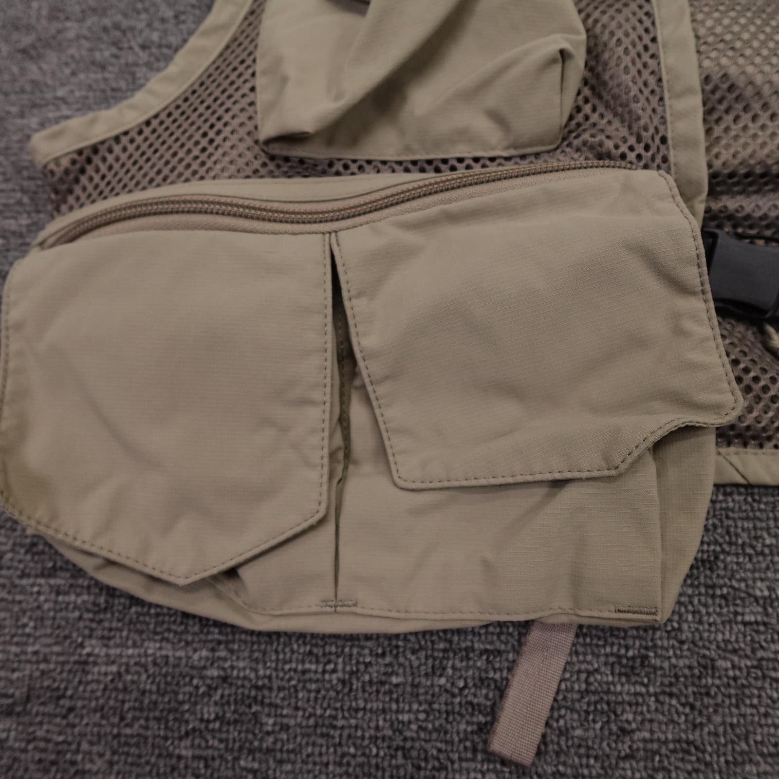 Simms Vest Mens XS Beige Nylon Mesh Fishing Utility Multi Pocket Buckle Gear - Thumbnail 3