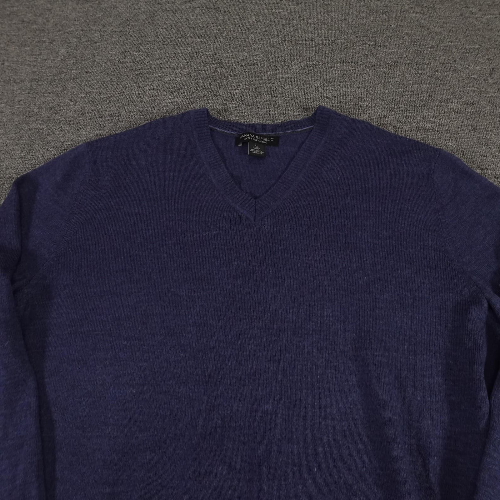 Banana Republic Sweater Mens Large Blue Extra Fine Merino Wool V Neck Pullover - Thumbnail 2
