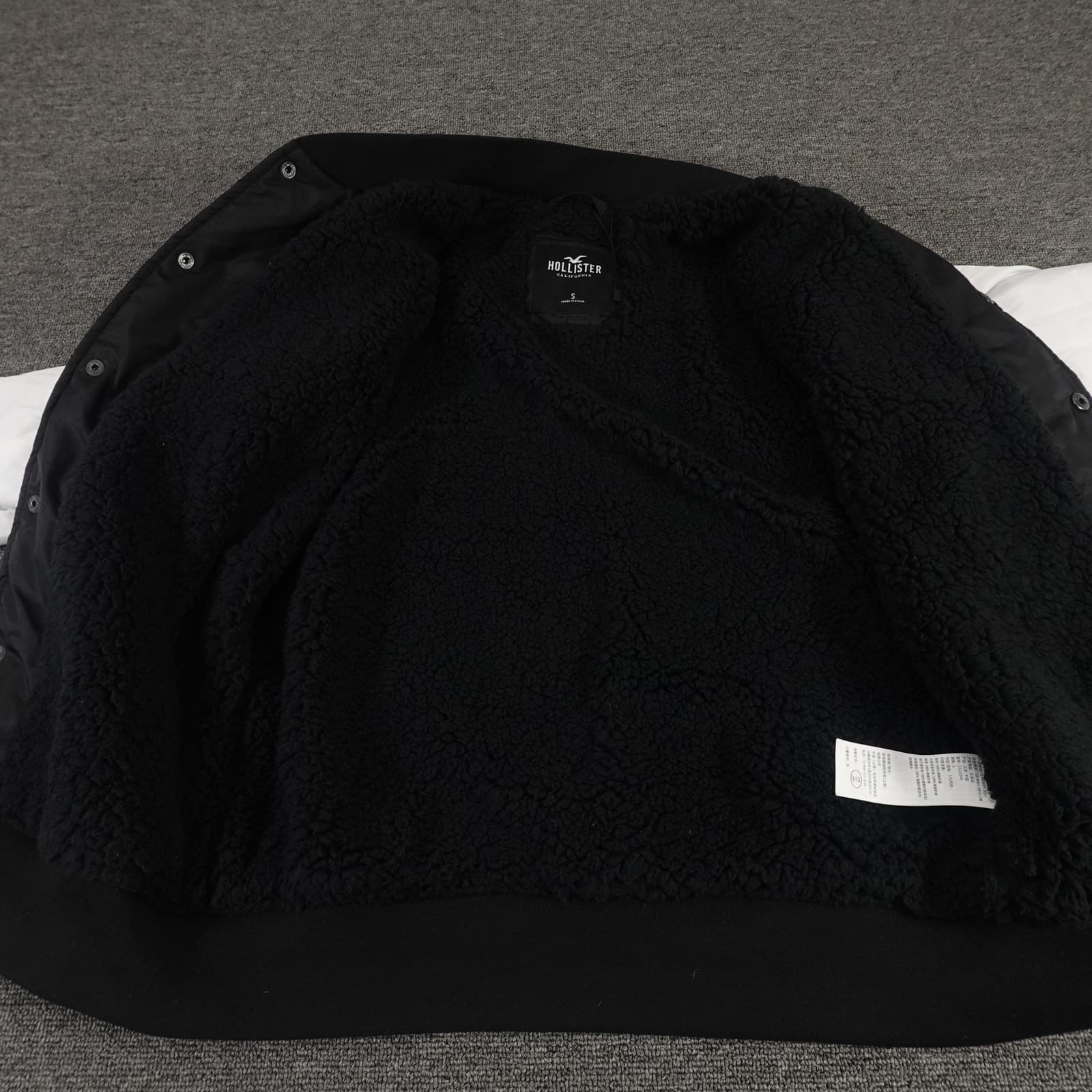 Hollister Varsity Jacket Small Black White Bomber LA Sherpa Lined Rose Patch - Thumbnail 9
