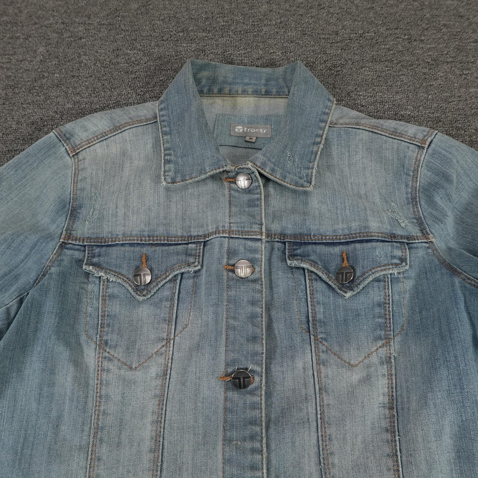 Tractr Denim Jacket Womens Medium Blue Light Wash Button Front Classic Casual - Thumbnail 2