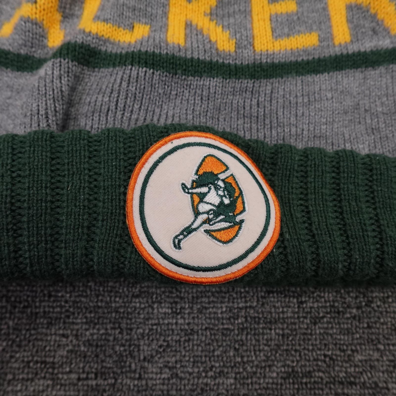 Green Bay Packers Hat Beanie Mens One Size Green NFL Pom Knit Mitchell & Ness - Thumbnail 2