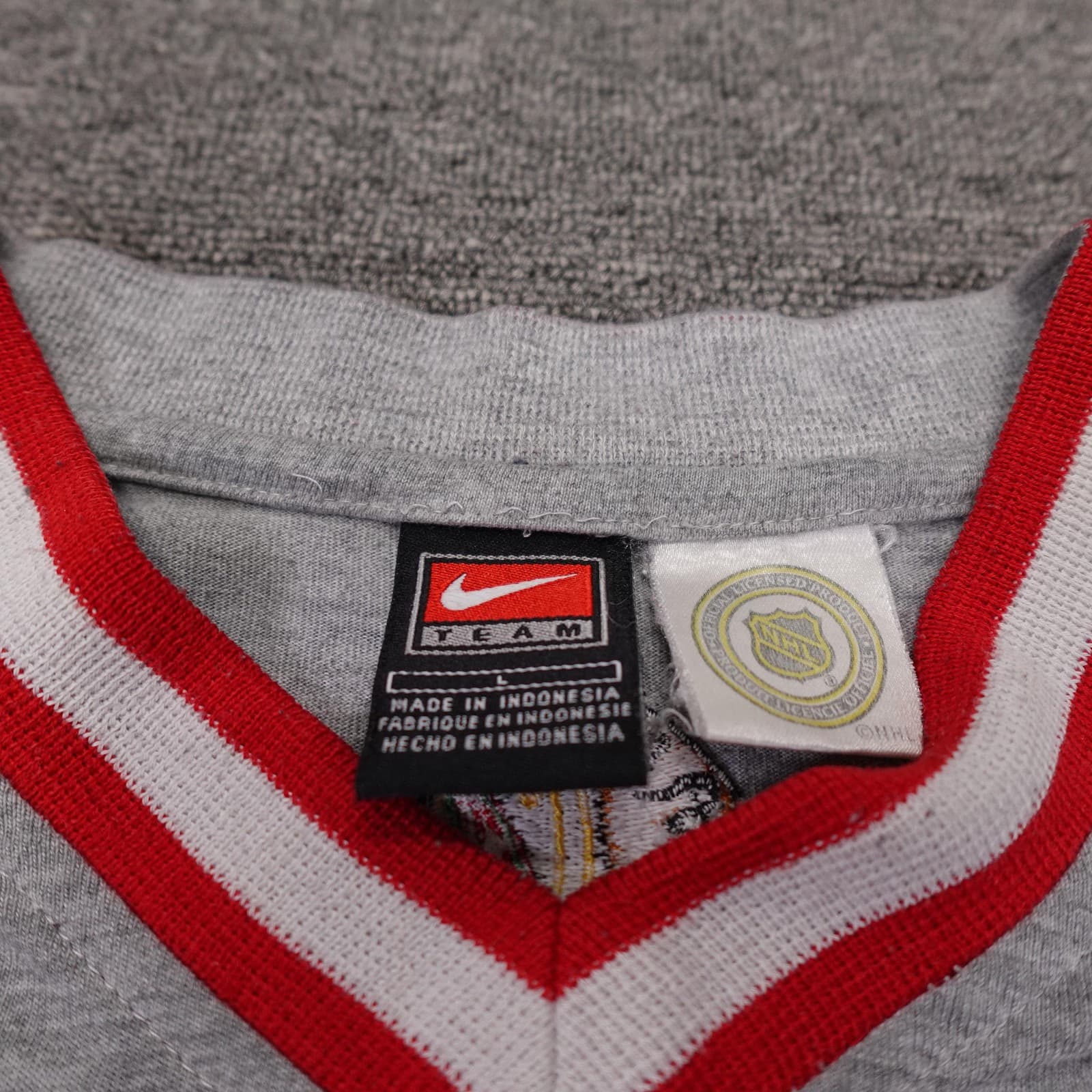 Vintage Chicago Blackhawks Shirt Medium Center Swoosh NHL Hockey V Neck Nike 90s - Thumbnail 3