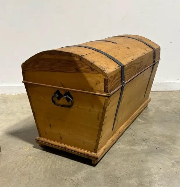 Wooden Trunk With Metal Handles - Thumbnail 2