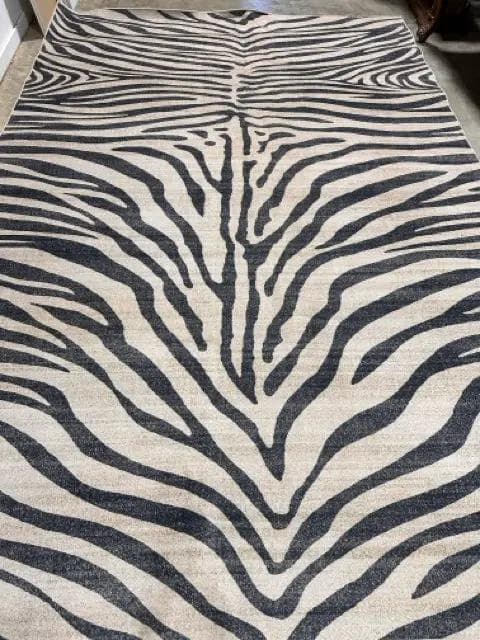 Gertmensan Crtstal Print Area Rug