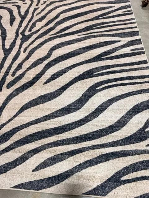Gertmensan Crtstal Print Area Rug - Thumbnail 2