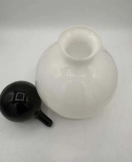 Modern Black And White Glass Decanter - Thumbnail 2