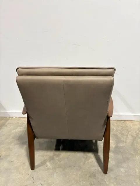 *NEW* Bassett Ellis Leather Accent Chair With Wooden Armrests - Thumbnail 3