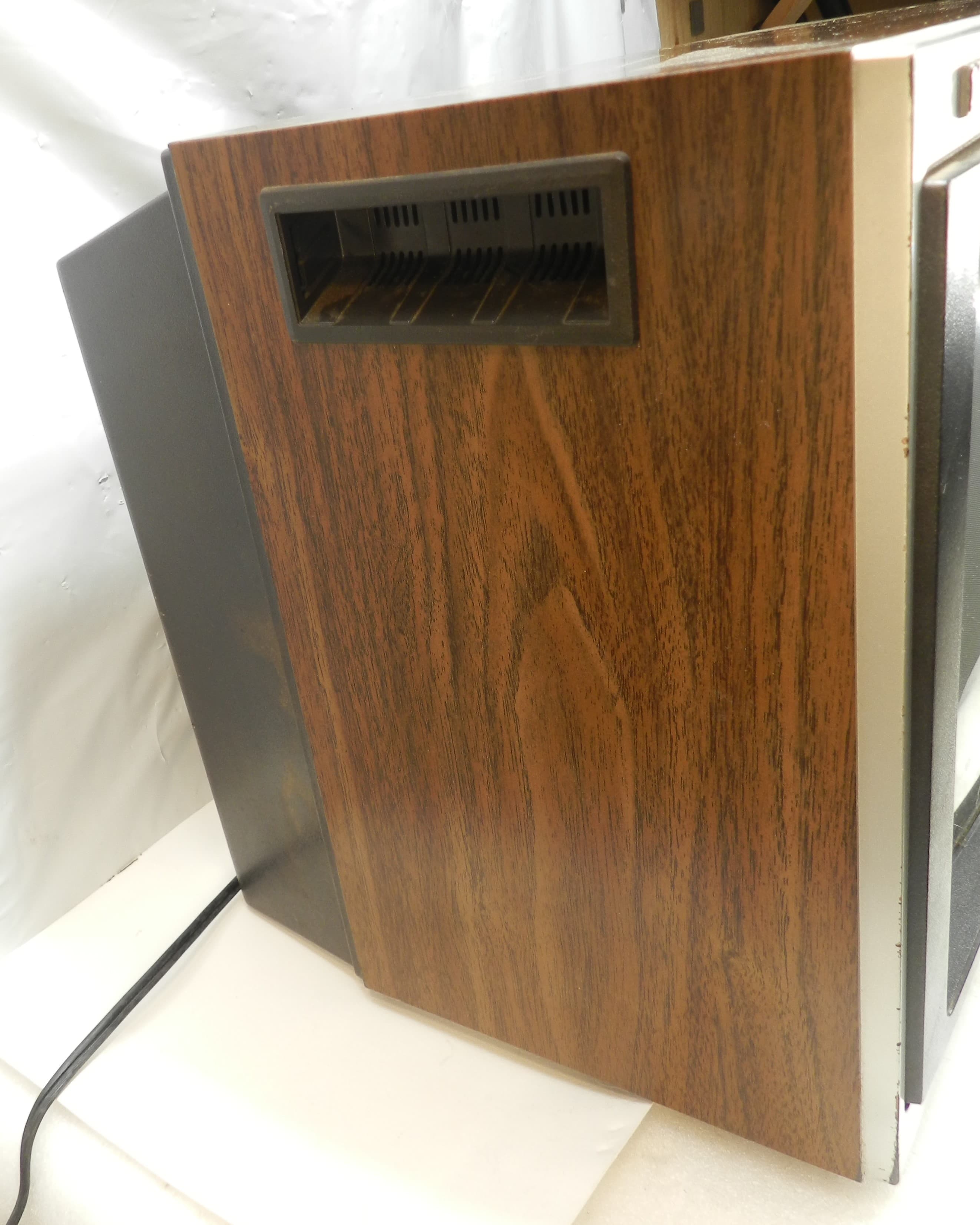 Vintage Magnavox 13" Twist Knob Solid State Television Gaming TV Wood Look(P76J) - Thumbnail 9