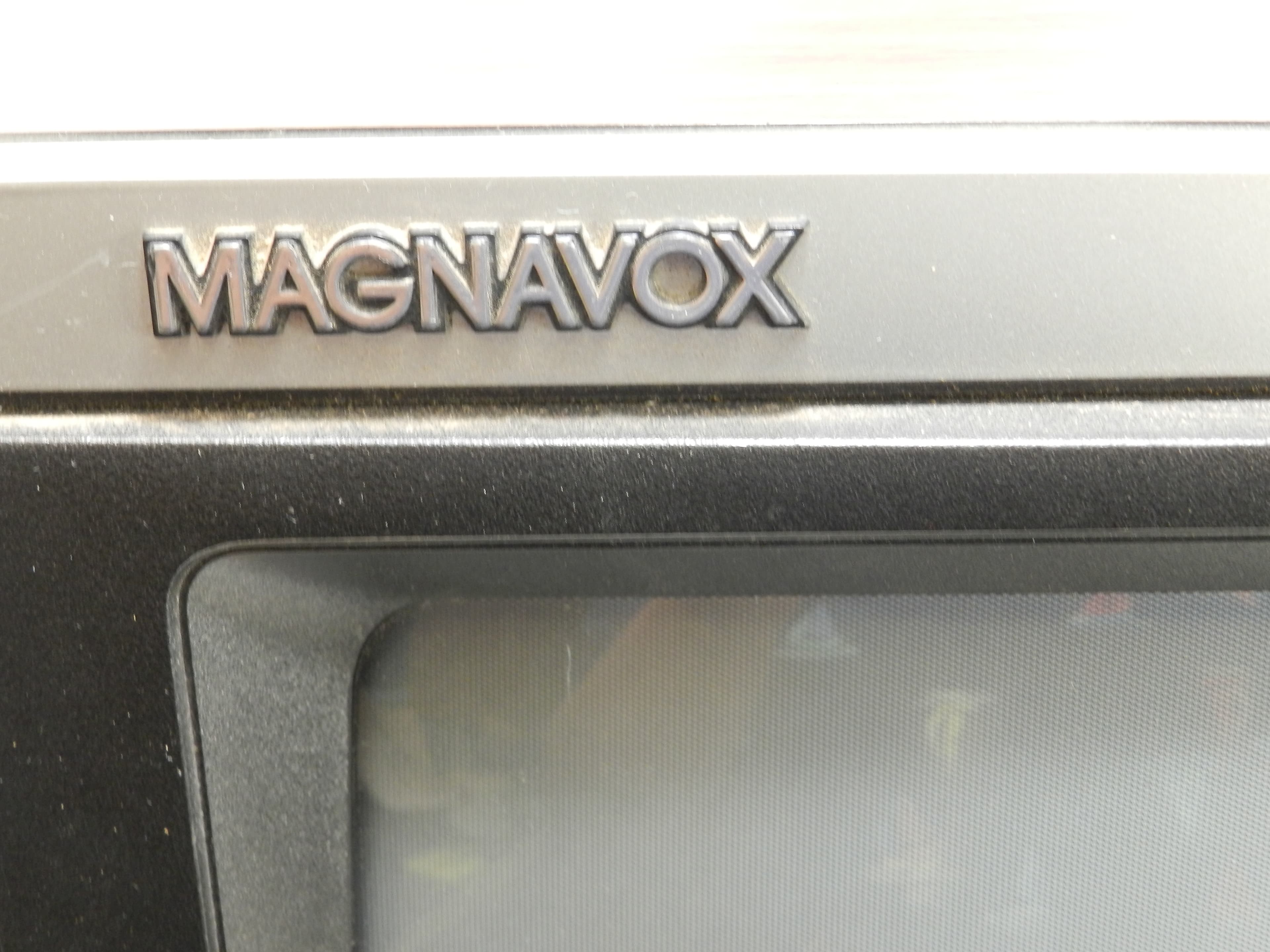 Vintage Magnavox 13" Twist Knob Solid State Television Gaming TV Wood Look(P76J) - Thumbnail 8