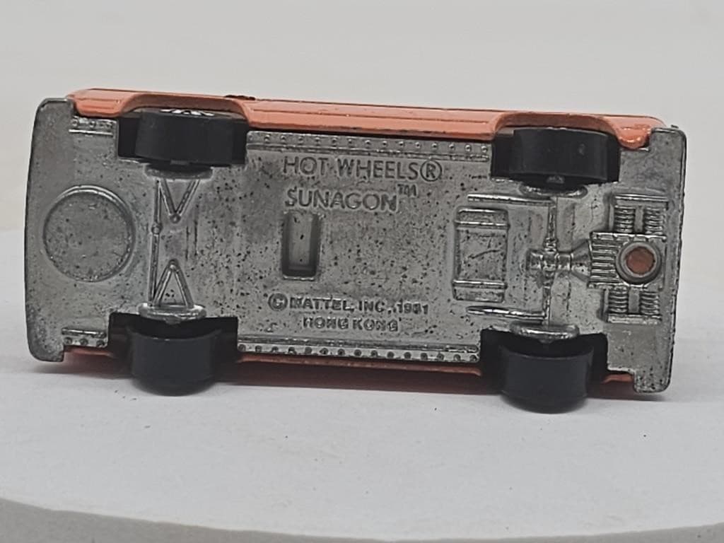 HOT WHEELS 1981 Sunagon Van with Motorcycle - Thumbnail 5