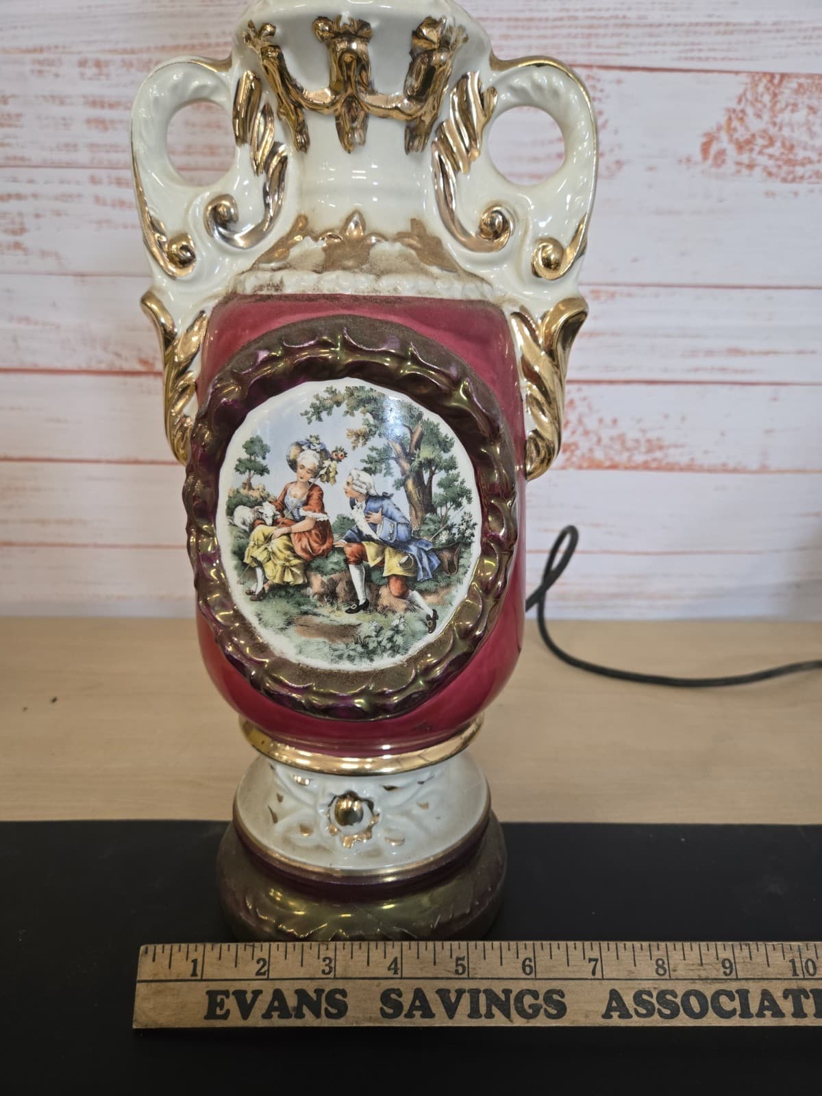 Vintage George and Martha Washington Hanpainted Lamp- WORKING CONDITION - Thumbnail 4
