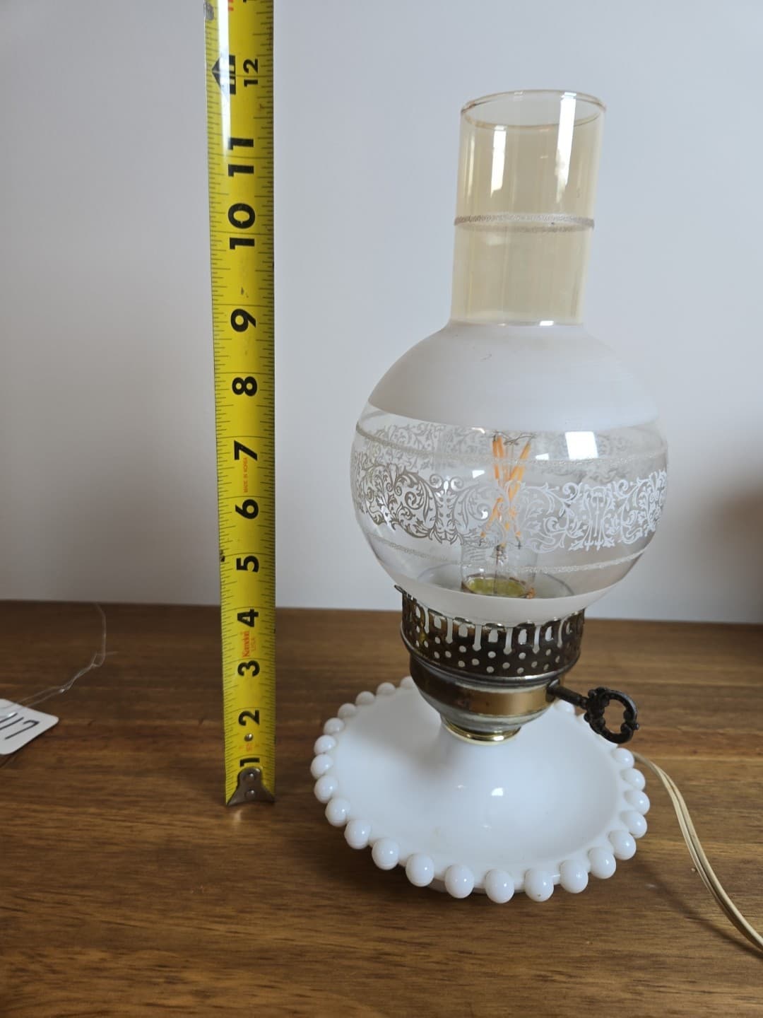 Vtg-WHITE MILK GLASS-Hurricane Style-Electric LAMP w/FROSTED & CLEAR GLOBE - Thumbnail 10