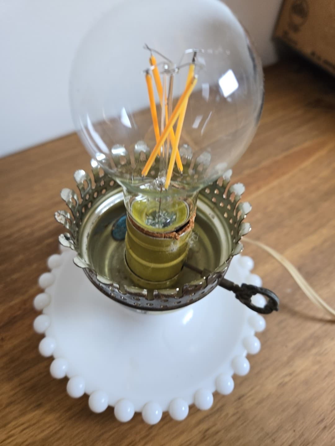 Vtg-WHITE MILK GLASS-Hurricane Style-Electric LAMP w/FROSTED & CLEAR GLOBE - Thumbnail 8