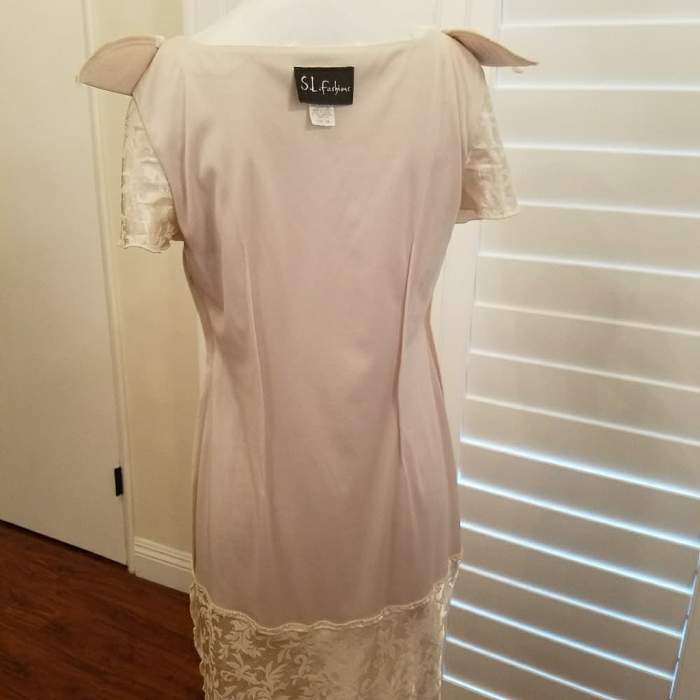 Beautiful silky jacquard dress - Thumbnail 4