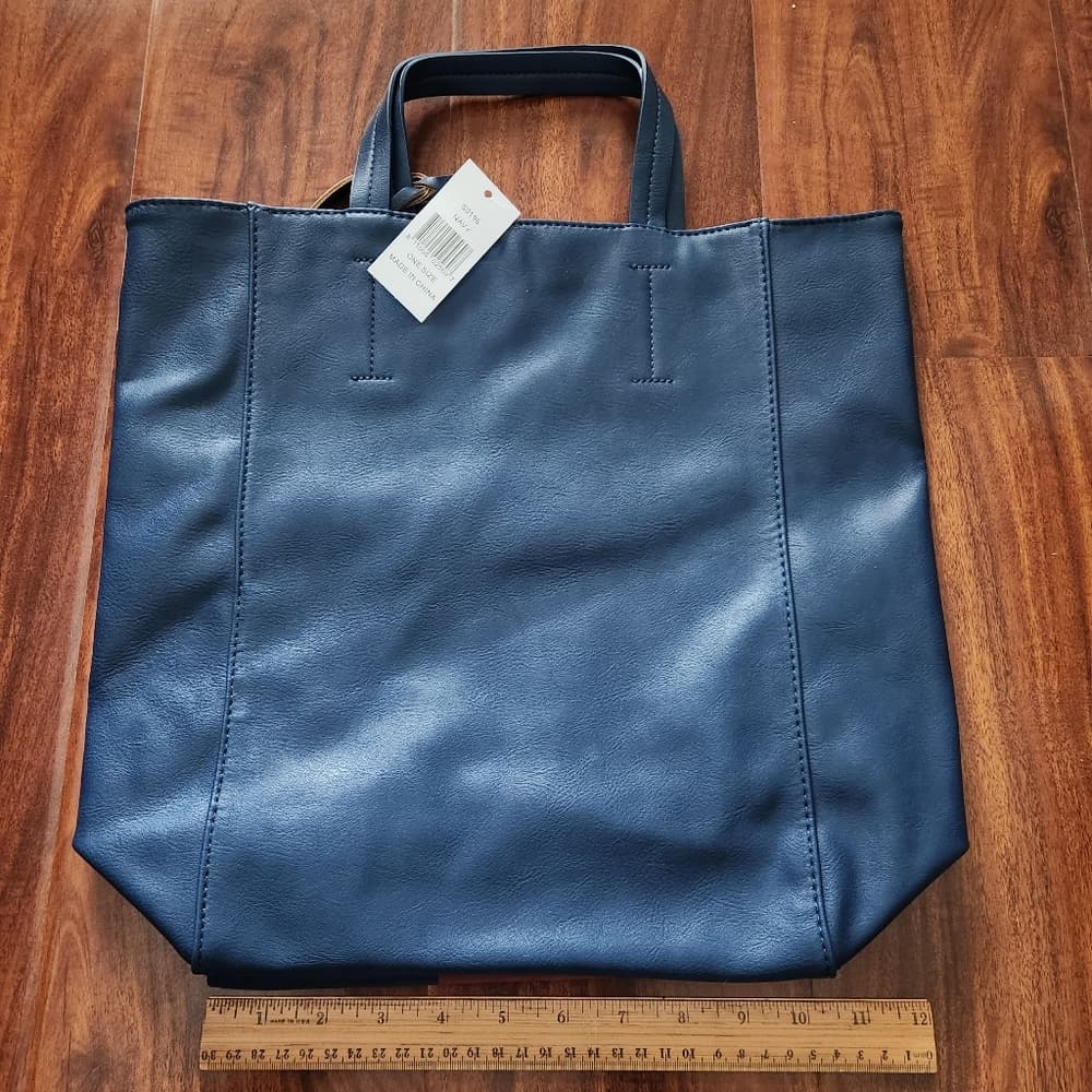 NIB casual tote bag with emblem - Thumbnail 2