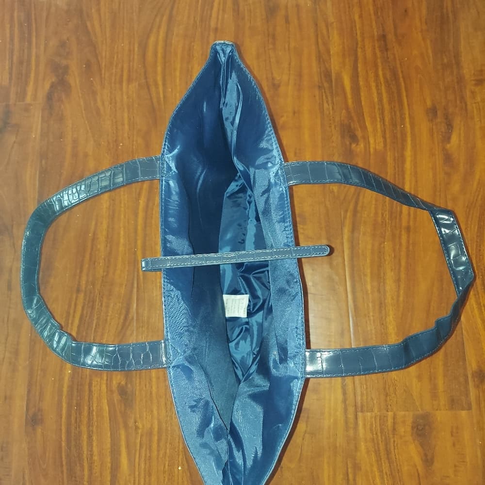 NIB casual tote bag with matching cosmetic holder wrap - Thumbnail 4