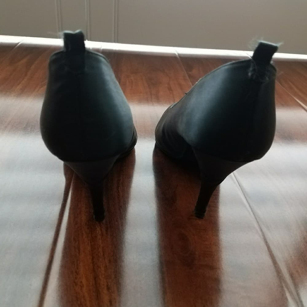 Beautiful black satin pumps - Thumbnail 3