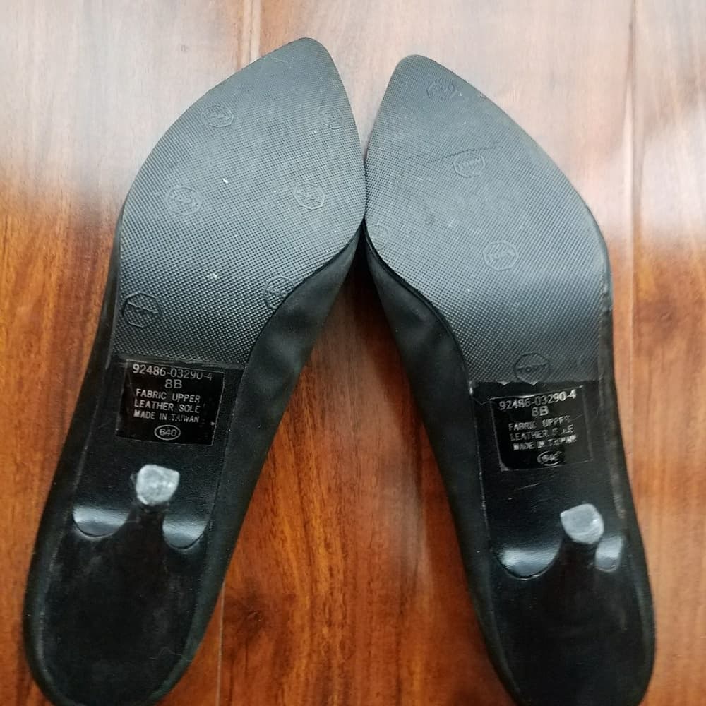 Beautiful black satin pumps - Thumbnail 4