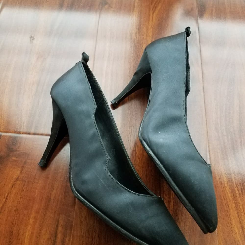 Beautiful black satin pumps - Thumbnail 2