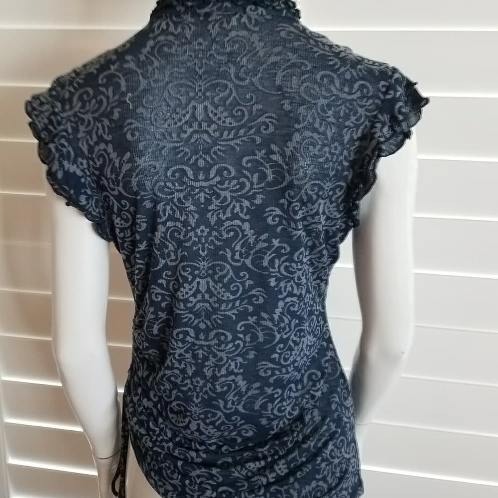 Cute and comfortable top - Thumbnail 2