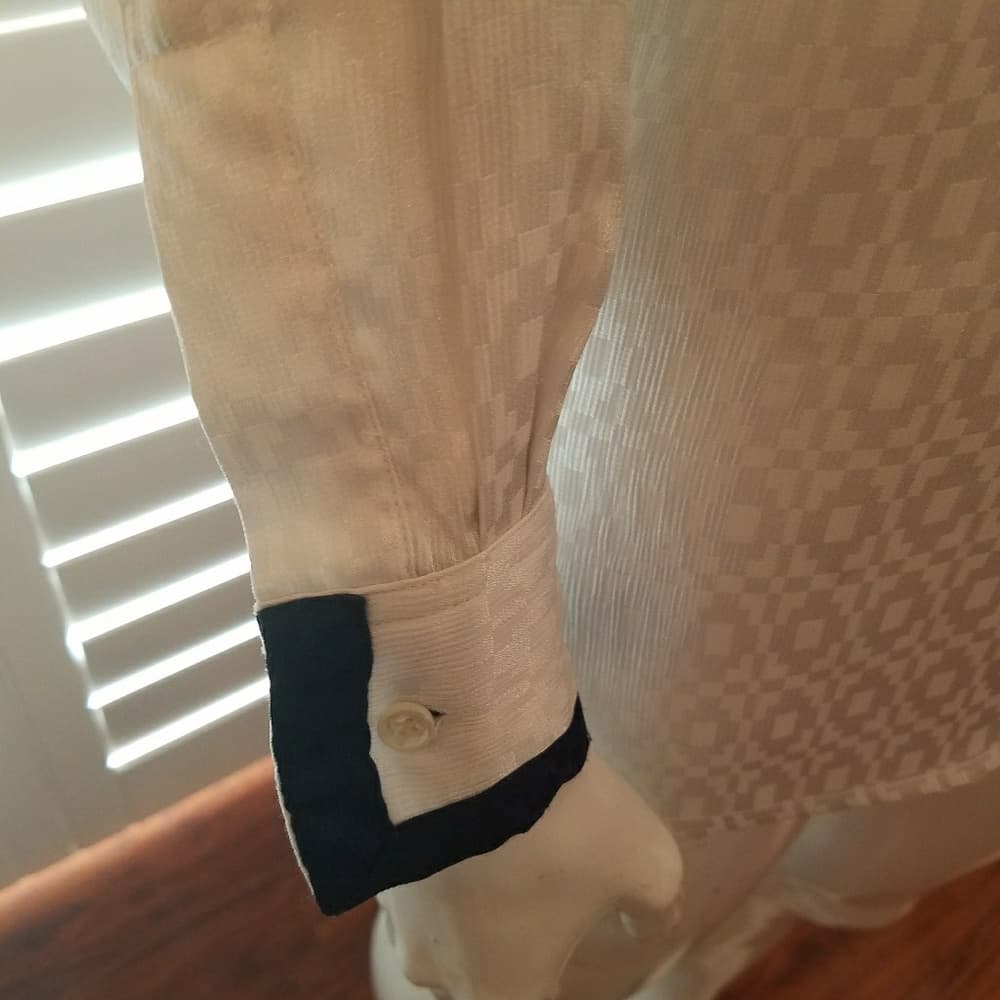White jacquard blouse with navy trim - Thumbnail 5
