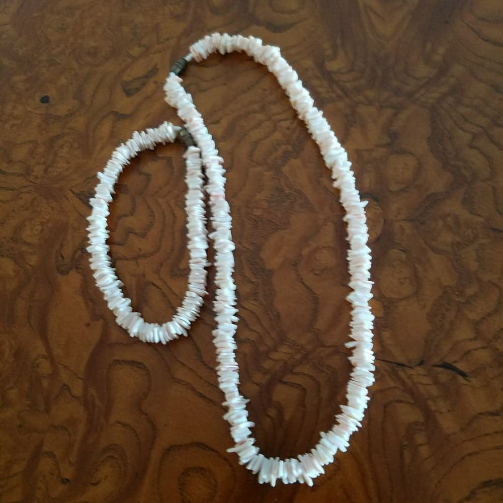 Genuine seashell necklace and bracelet set