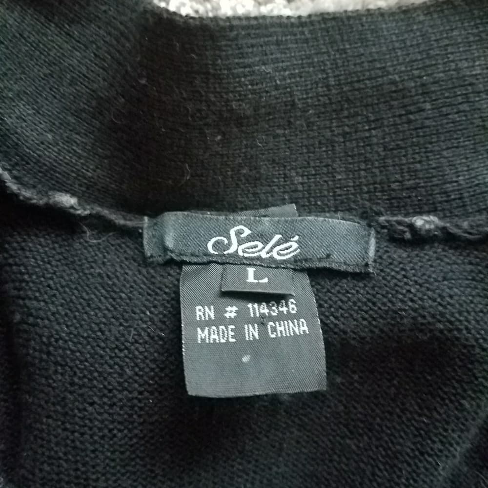 Lovely light weight short sleeve sweater. - Thumbnail 3