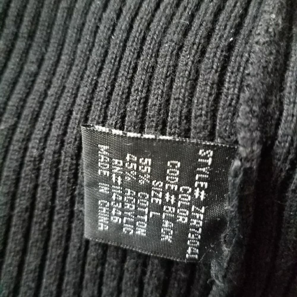 Lovely light weight short sleeve sweater. - Thumbnail 4