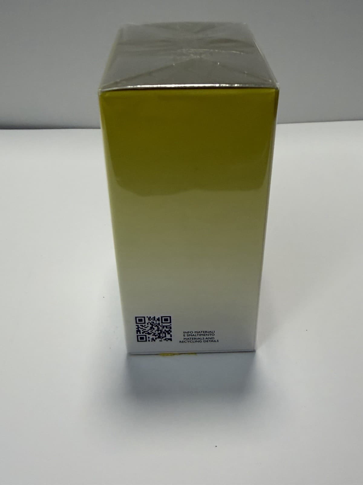 Versace Yellow Diamond Eau de Toilette Spray 1.0 fl oz / 30 mL - Thumbnail 4