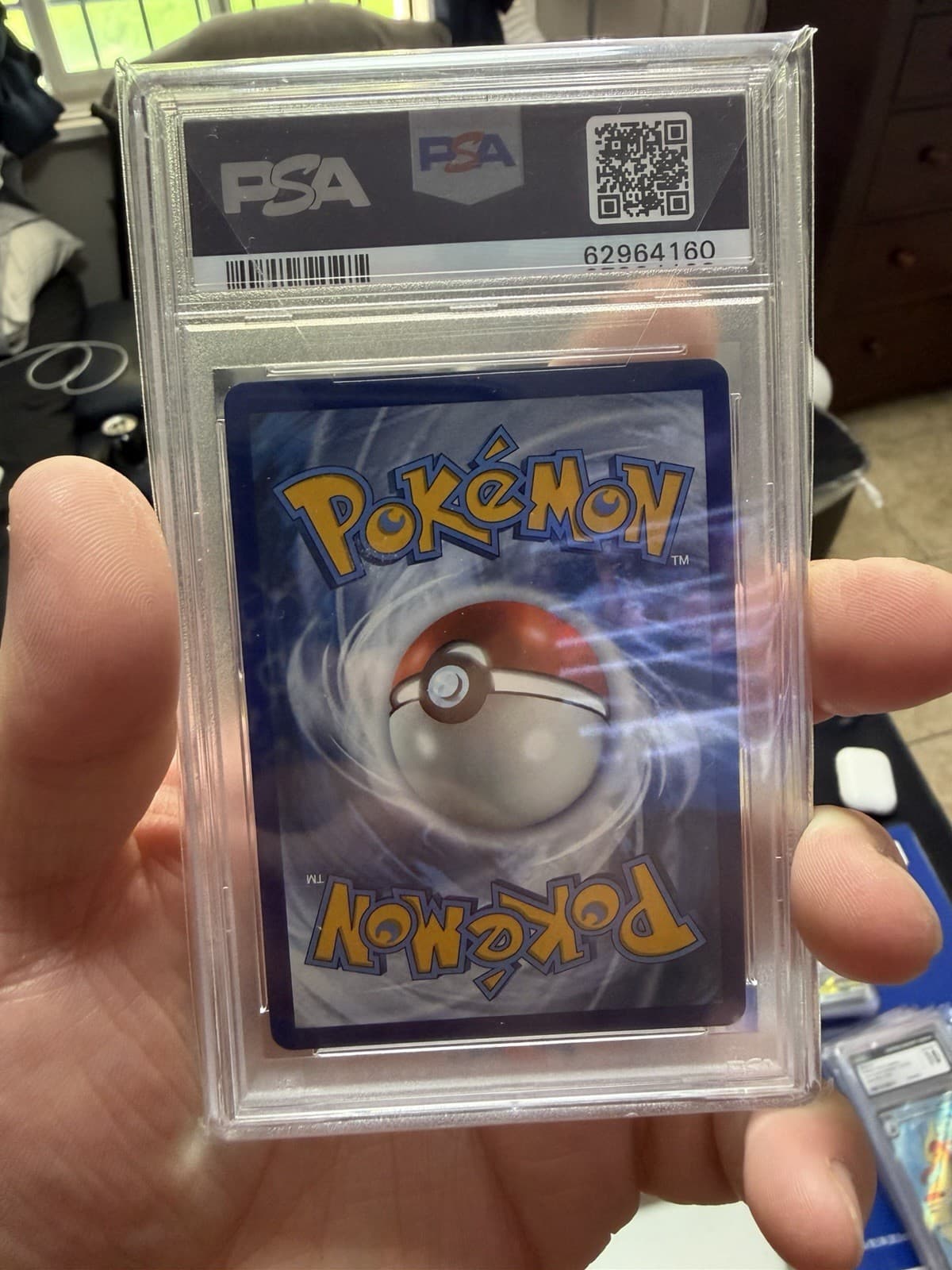 The Pokémon Company Togekiss V 140/185 SWSH04 Vivid Voltage Holo EN PSA 10 - Thumbnail 2