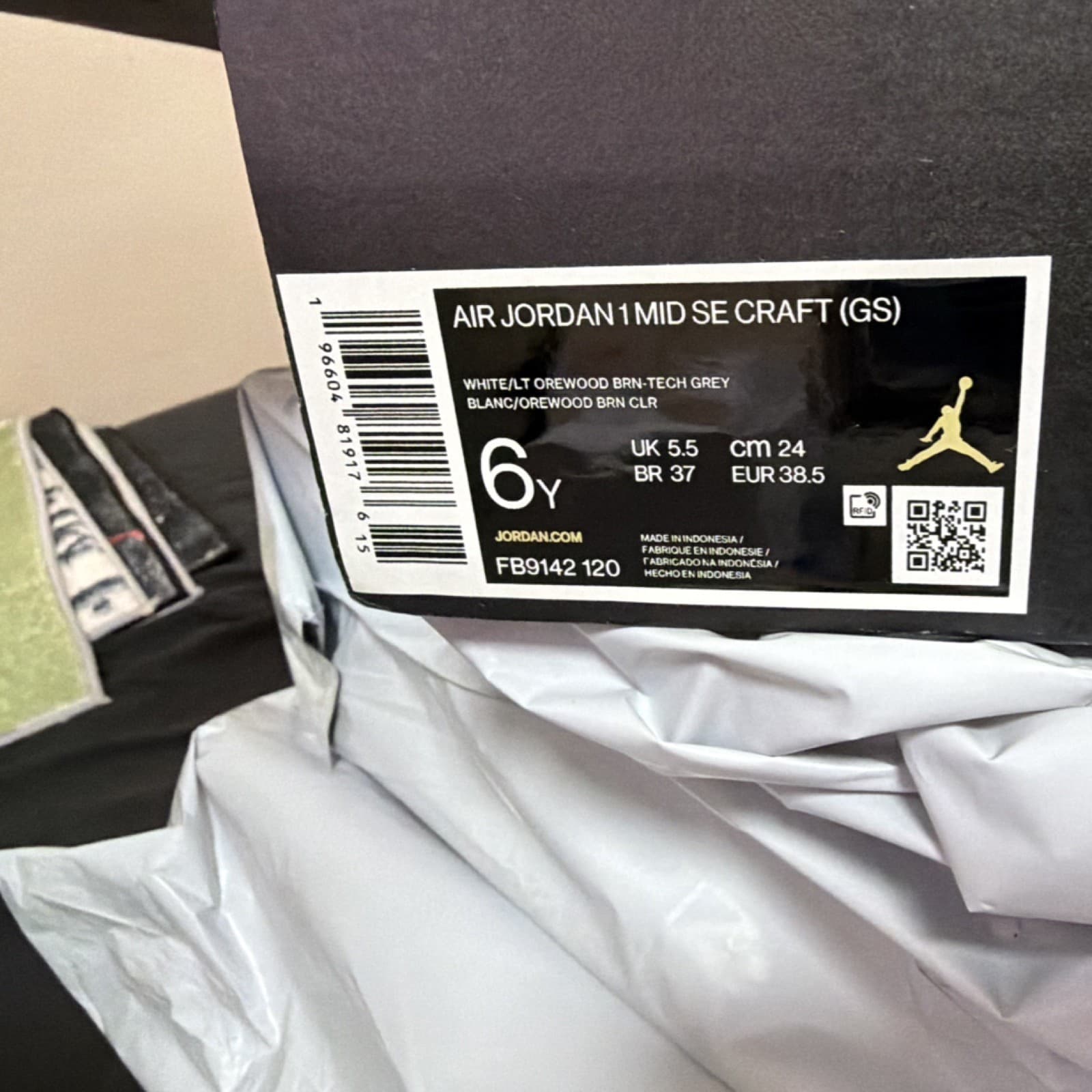 Air Jordan 1 Mid SE Craft Sneakers Size 6Y - Thumbnail 2