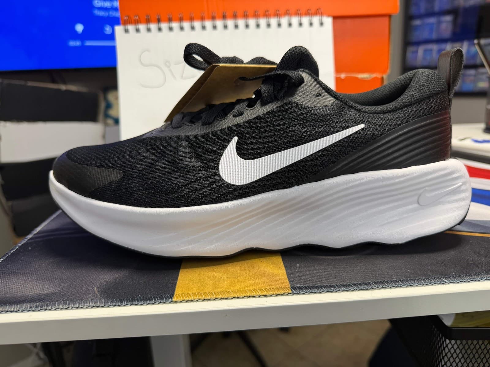 Nike - Thumbnail 2