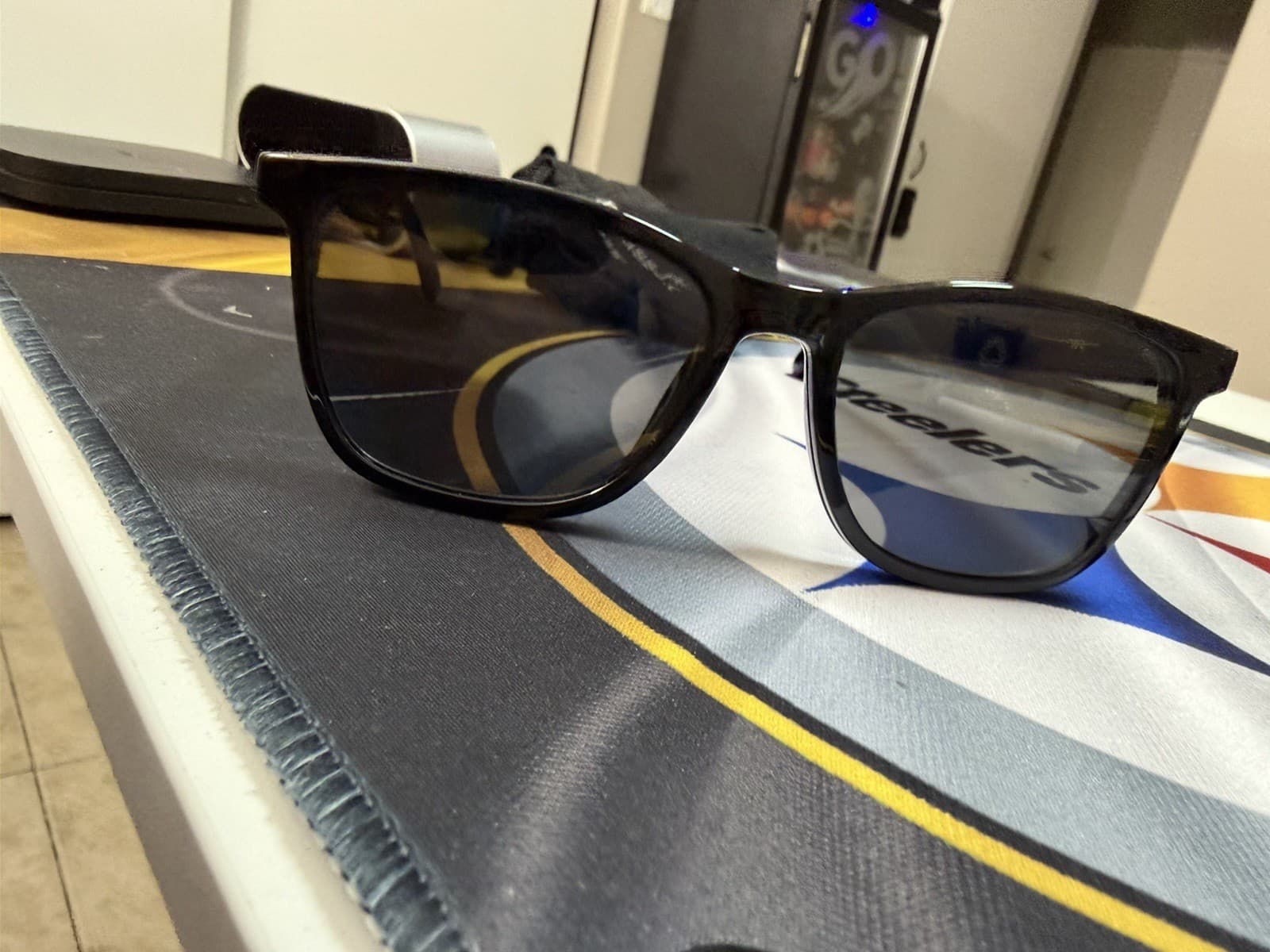 Men's Square Sunglasses Lightweight Black Plastic Frame Gray Tinted Lenses - Thumbnail 3