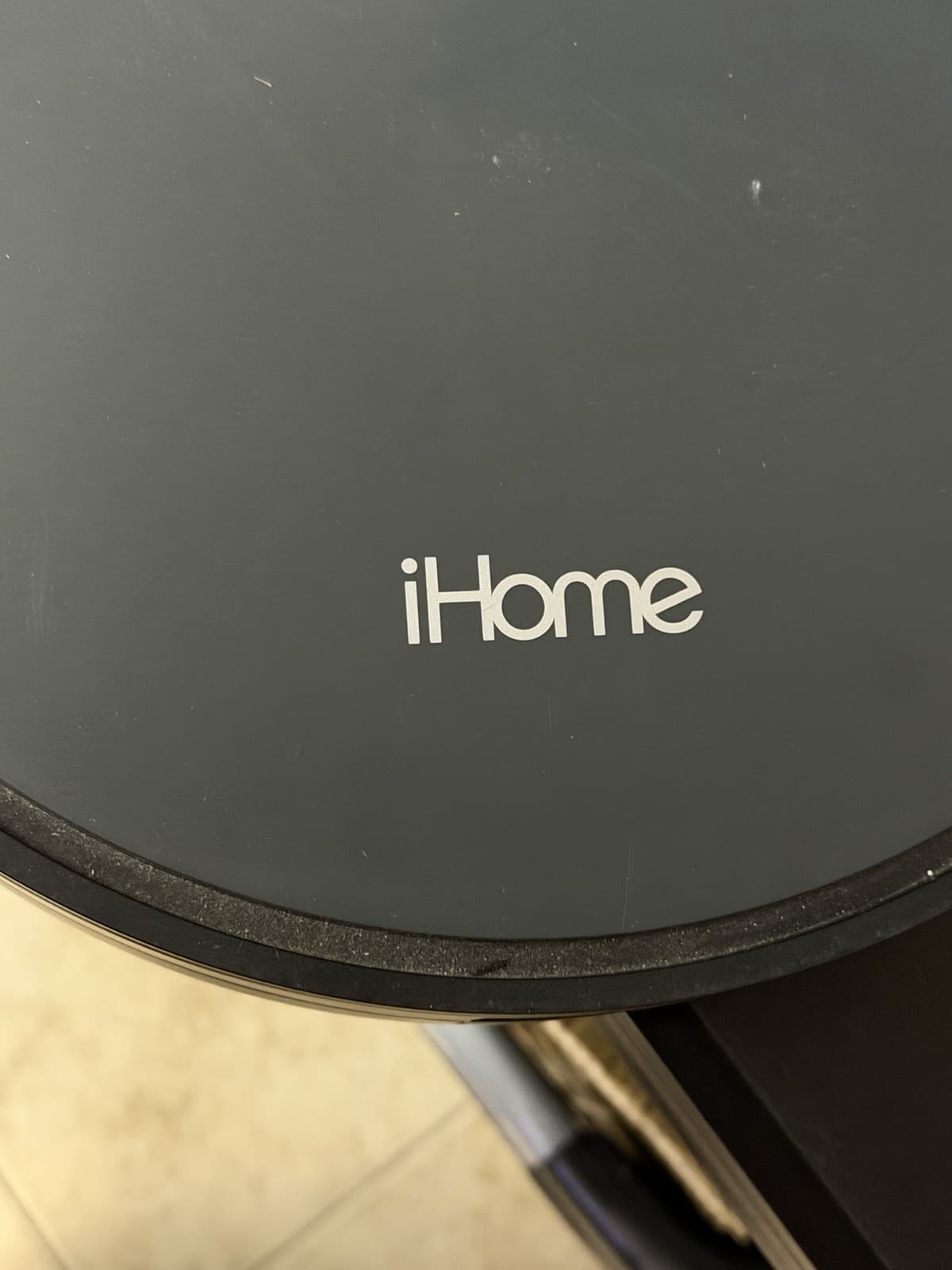 iHome Robotic Vacuum Cleaner, Cordless Bagless Round Robot, Black - Thumbnail 2
