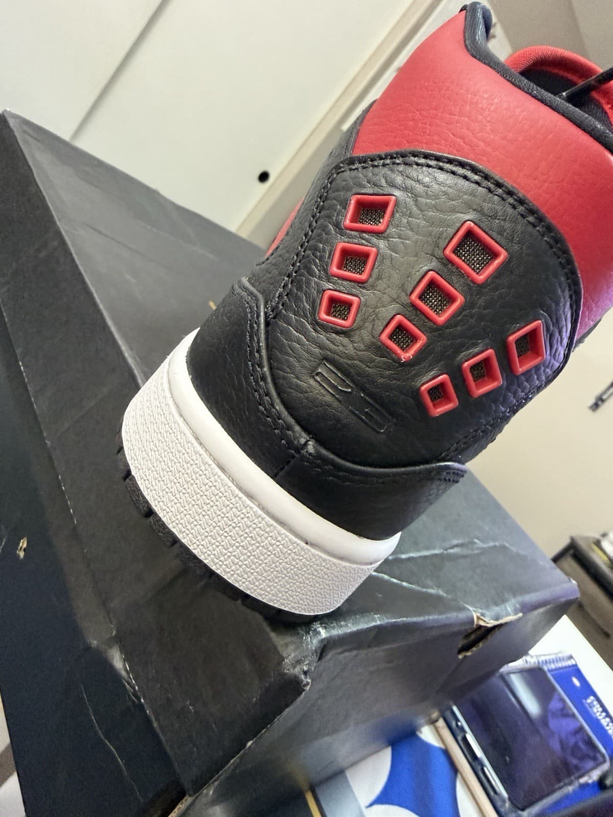 Jordan Air Jordan 1 Flight Bred Mid Top - Thumbnail 6