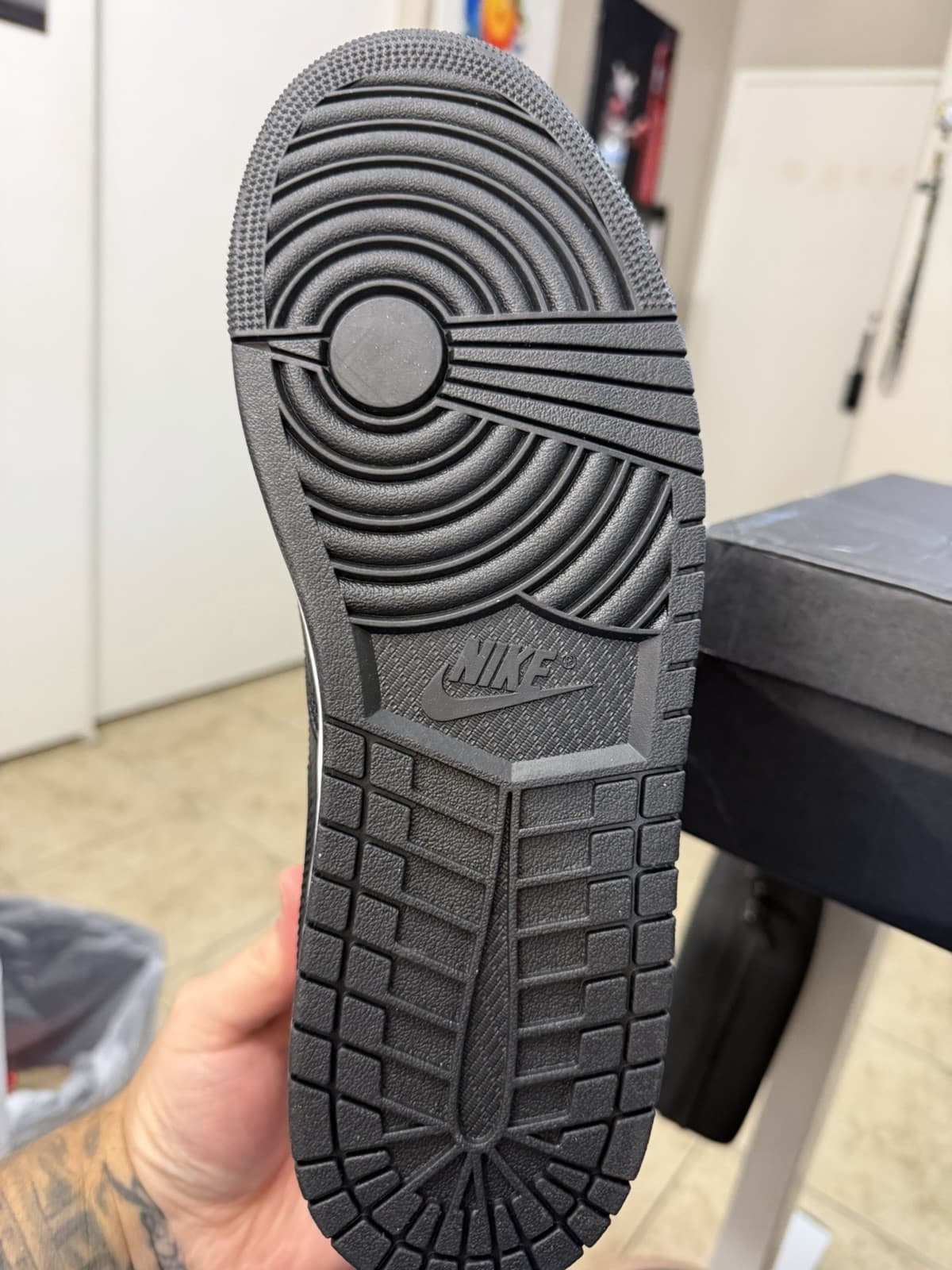 Jordan Air Jordan 1 Flight Bred Mid Top - Thumbnail 4