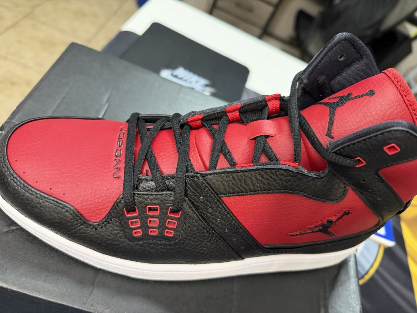 Jordan Air Jordan 1 Flight Bred Mid Top - Thumbnail 2