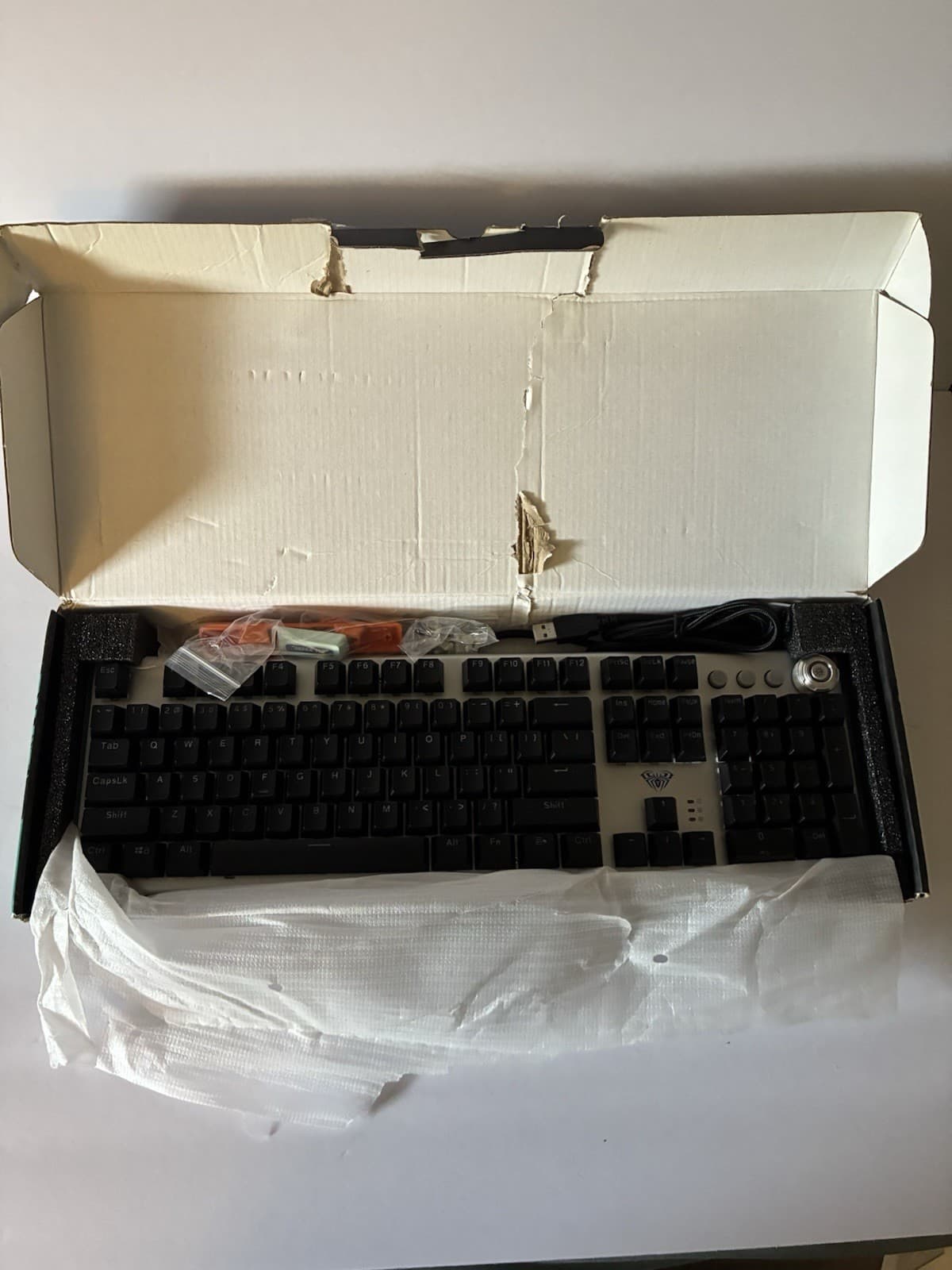 AULA F3020 Wired Gaming Illuminated Keyboard Full-Size QWERTY Black/White - Thumbnail 3
