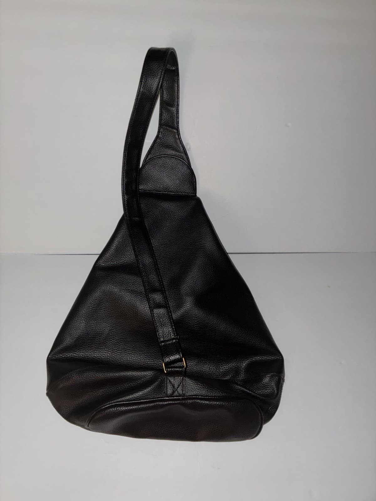 Black Pebbled Sling Bag Purse, Triangle Shape, Shoulder Strap, Zip Closure - Thumbnail 2