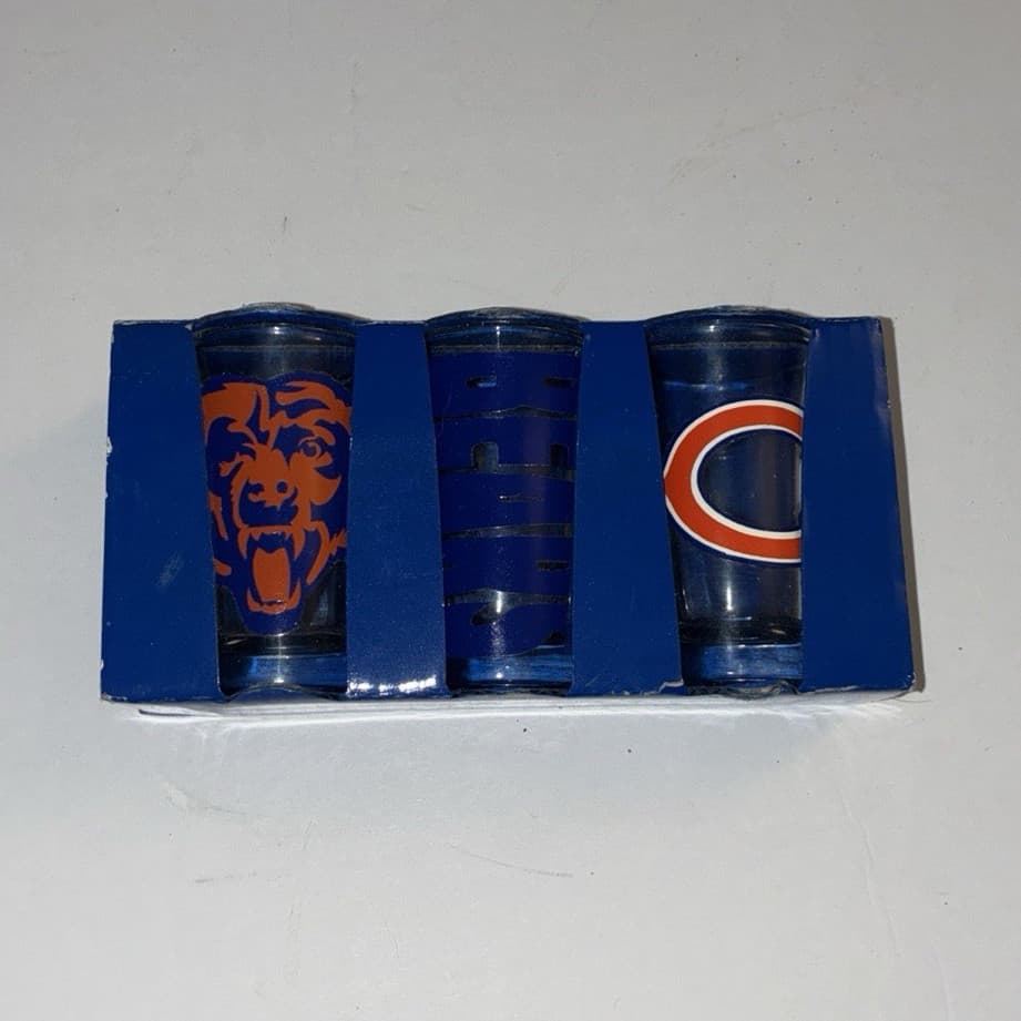 Chicago Bears Logo 3-Piece 2 oz Glass Shot Glass Set w/ Blue Holder