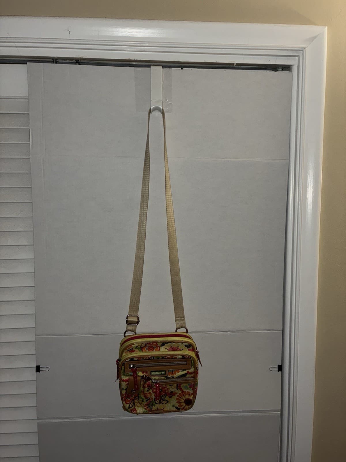 Lily Bloom Floral Multicolor Crossbody Bag Multi-Zip Pockets Pink Lining - Thumbnail 2