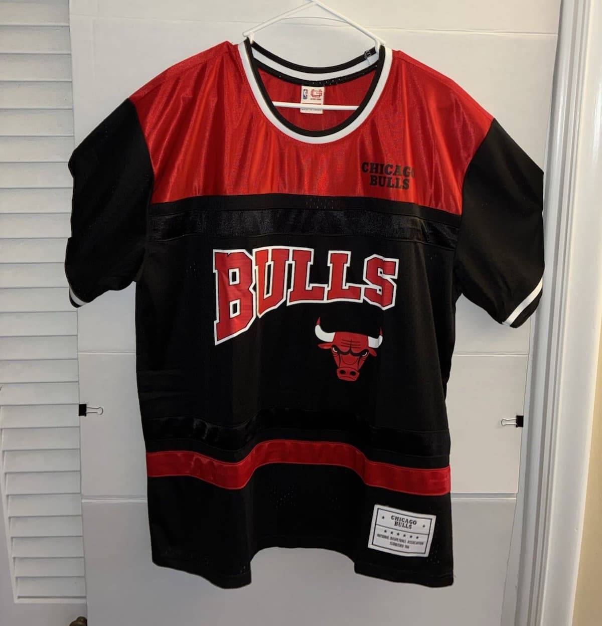 Ultra Game Chicago Bulls Black/Red/White Basketball Shirt, Size L, Official NBA