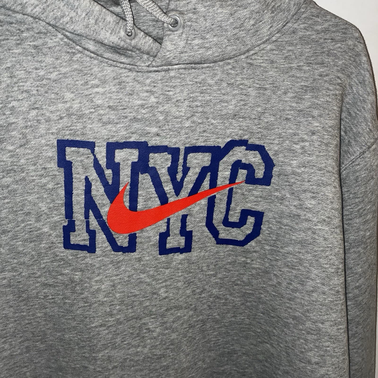 Nike Men's XL Gray NYC Graphic Logo Fleece Pullover Hoodie w/ Pockets - Thumbnail 2